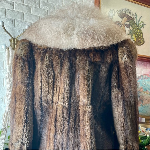 Vintage 1950s Old Hollywood Glamor Big Collar Fox + Fur Coat - Picture 8 of 17